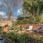 Holiday home Wonky With Amazing Garden - Pass The Keys Leeds (West Yorkshire)