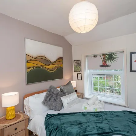 Wonky With Amazing Garden - Pass The Keys بيت للعطل *