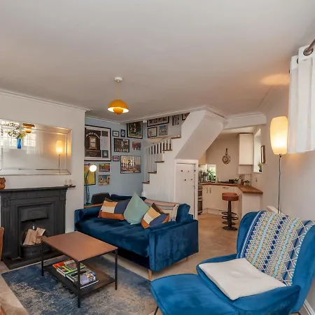 بيت للعطل Wonky With Amazing Garden - Pass The Keys *