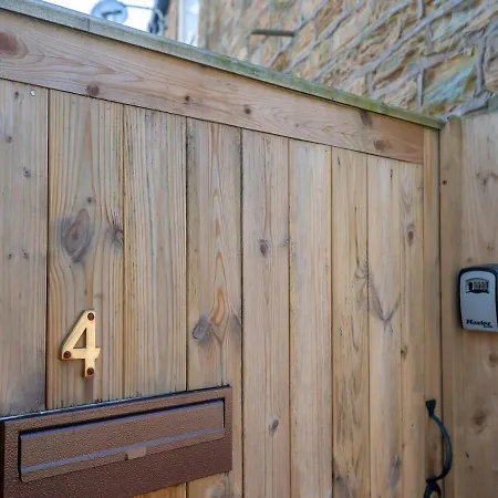 بيت للعطل Wonky With Amazing Garden - Pass The Keys ليدز