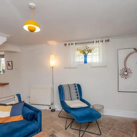 Wonky With Amazing Garden - Pass The Keys بيت للعطل *