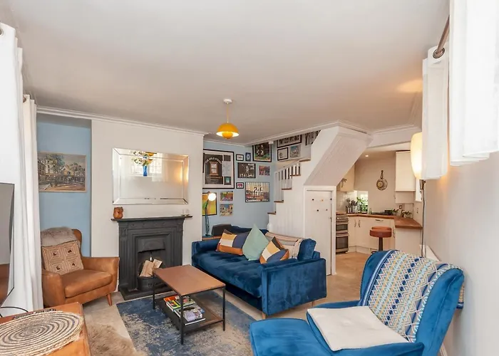 Wonky With Amazing Garden - Pass The Keys Holiday home Leeds (West Yorkshire)