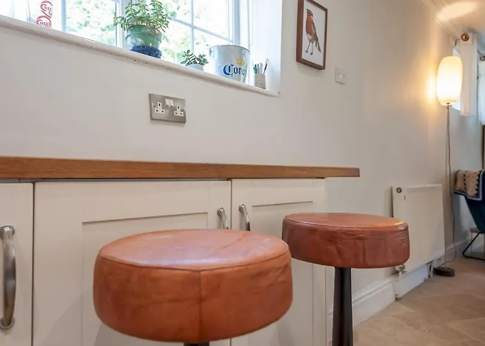 Wonky With Amazing Garden - Pass The Keys Holiday home