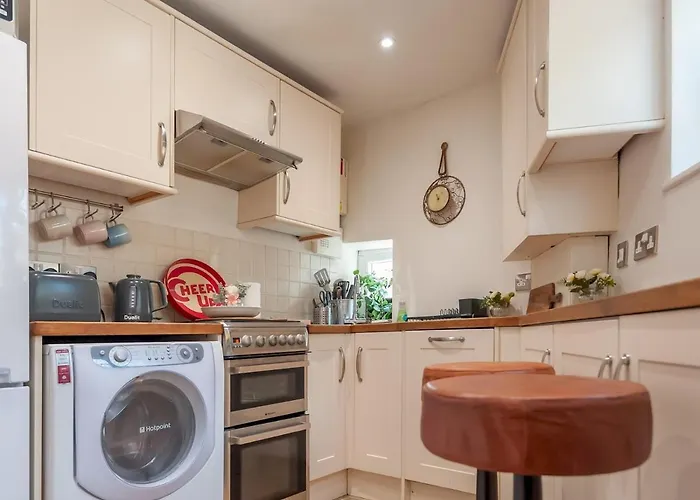 Wonky With Amazing Garden - Pass The Keys Holiday home Leeds (West Yorkshire)