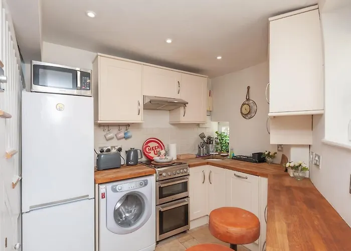 Wonky With Amazing Garden - Pass The Keys Holiday home Leeds (West Yorkshire)