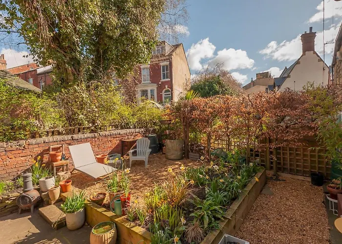 Wonky With Amazing Garden - Pass The Keys Holiday home Leeds (West Yorkshire)