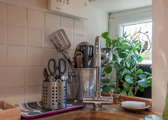 Wonky With Amazing Garden - Pass The Keys Holiday home Leeds (West Yorkshire)