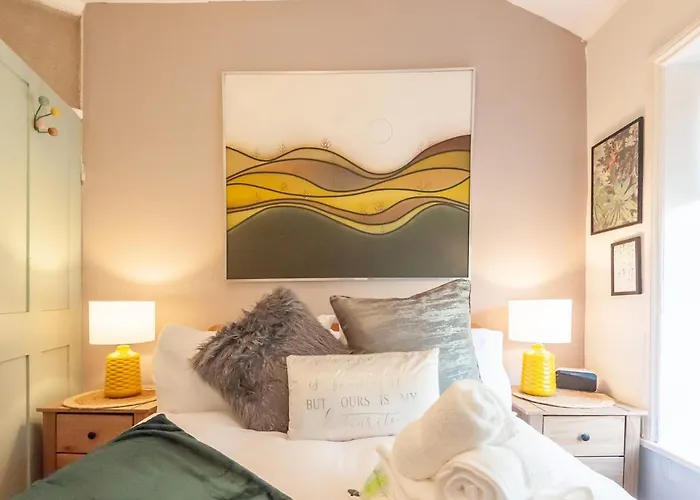 Wonky With Amazing Garden - Pass The Keys Holiday home Leeds (West Yorkshire)