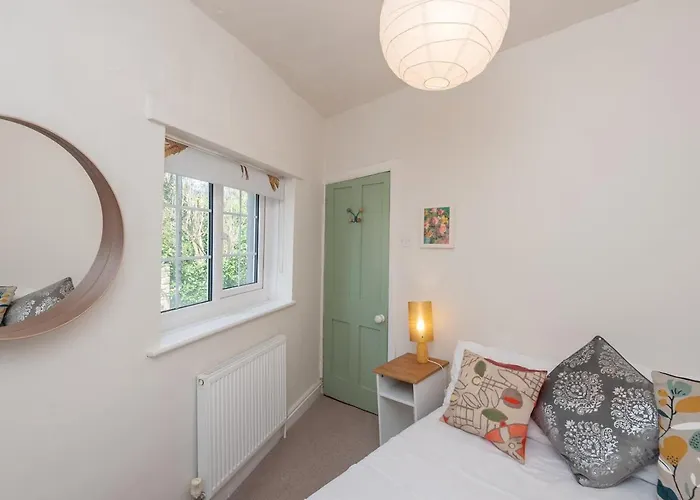 Wonky With Amazing Garden - Pass The Keys