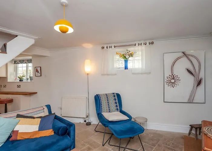 Wonky With Amazing Garden - Pass The Keys Holiday home *