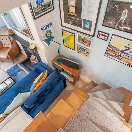 Wonky With Amazing Garden - Pass The Keys * Leeds (West Yorkshire)