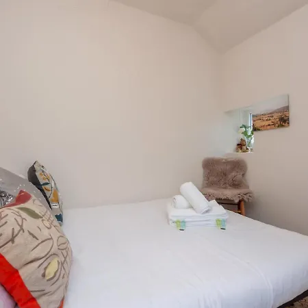 Wonky With Amazing Garden - Pass The Keys Feriehus *