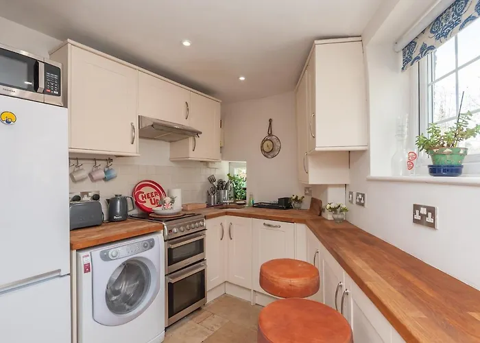 Wonky With Amazing Garden - Pass The Keys * Leeds (West Yorkshire)