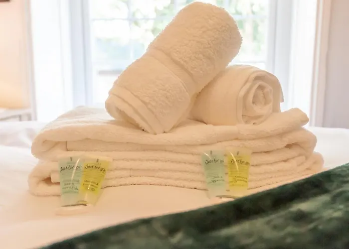 Wonky With Amazing Garden - Pass The Keys *